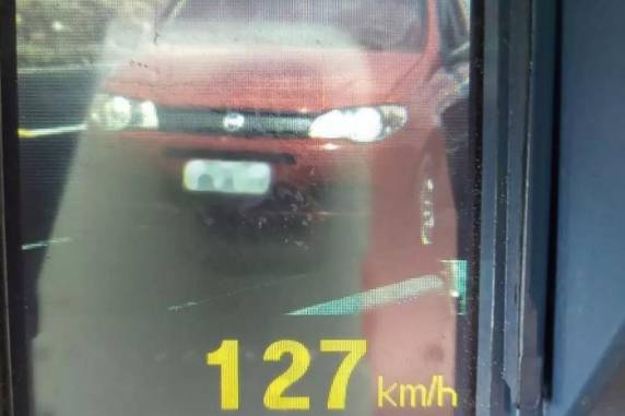 No Litoral Norte, motocicleta foi pega no radar móvel a 172 km/h