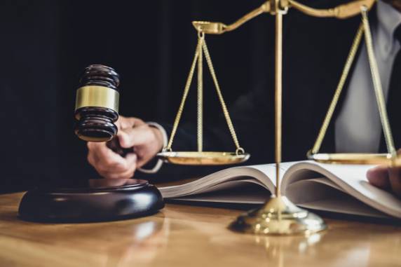 Acusado de ter cometido o abuso sexual teria confessado o crime ao pároco, que disse em depoimento à Justiça que não poderia falar nada devido ao "sigilo do sacramento da confissão". Desembargador entendeu que a omissão prejudicou a investigação do caso.