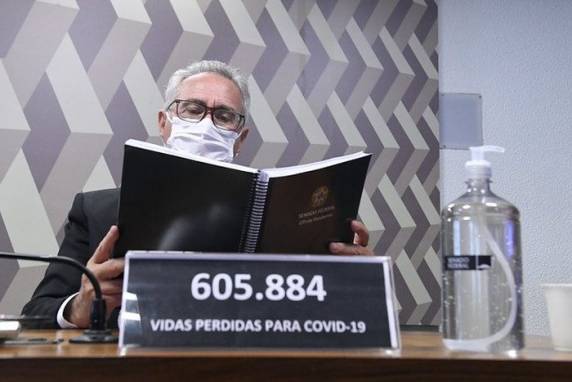 Parecer elaborado pelo senador Renan Calheiros atribui nove crime ao presidente