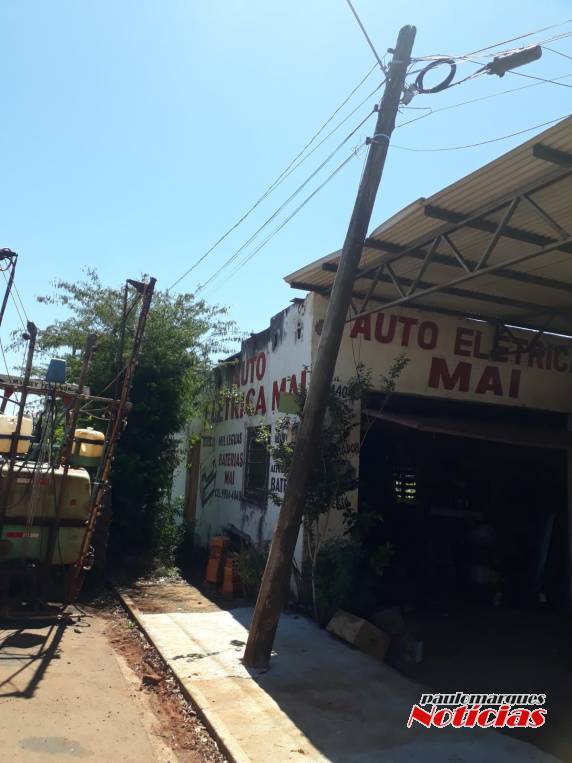 Cabos de telefonia e internet interrompem a Av. Santa Rosa, no bairro São Pedro em Três de Maio - foto 3