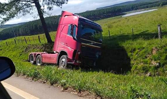 Colisão frontal entre carro e caminhão deixa dois mortos na Rota do Sol, em São Francisco de Paula - foto 2