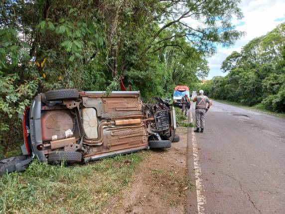 Motorista fica ferido após saída de pista na RS 342 entre Ijuí e Cruz Alta - foto 3