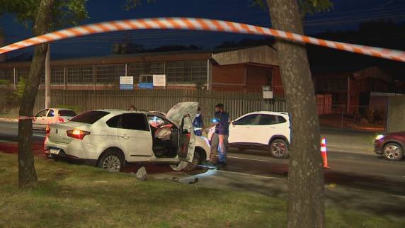 Veículo teria capotado na Avenida Bento Gonçalves, após a rótula da Estrada João de Oliveira Remião