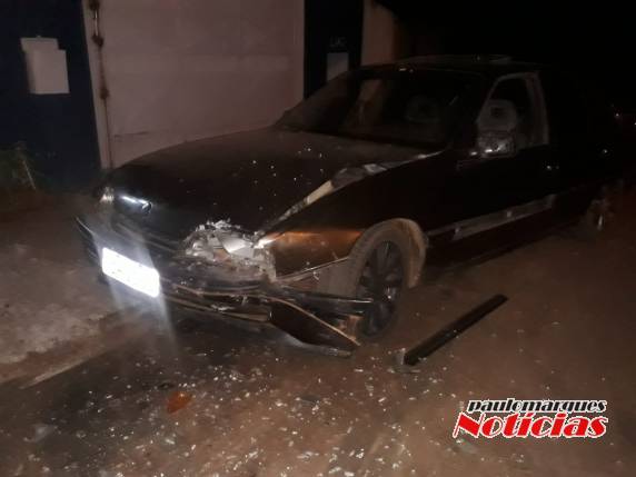 Condutor bate com Fusca em veículo estacionado na rua Santo Ângelo, em Três de Maio - foto 3
