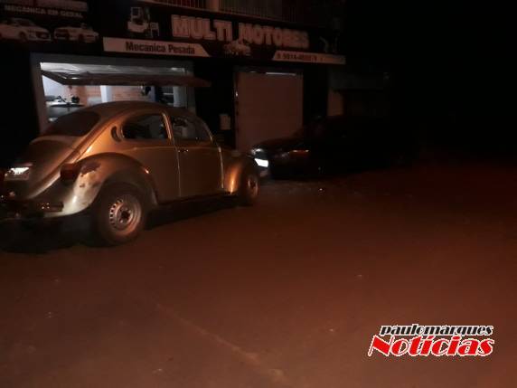 Condutor bate com Fusca em veículo estacionado na rua Santo Ângelo, em Três de Maio - foto 5