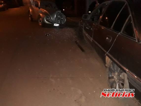 Condutor bate com Fusca em veículo estacionado na rua Santo Ângelo, em Três de Maio - foto 6