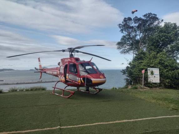 Esportista fazia um salto no Pico do Atalaia, por volta das 16h30.