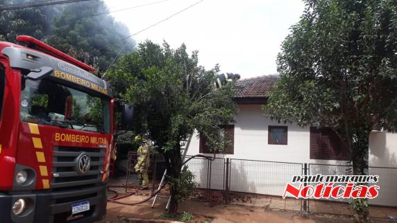 Residência incendeia e tem danos de grande monta em seu interior, em Três de Maio - foto 2