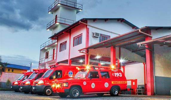 Foi feita manobra de reanimação por mais de uma hora, sem sucesso. Acidente ocorreu nesta segunda-feira (15).