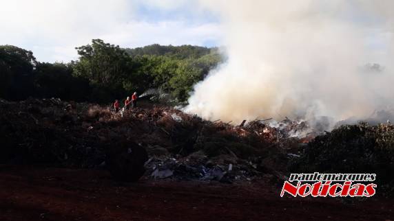 Incêndio atinge área do antigo CIGRES em Três de Maio - foto 4