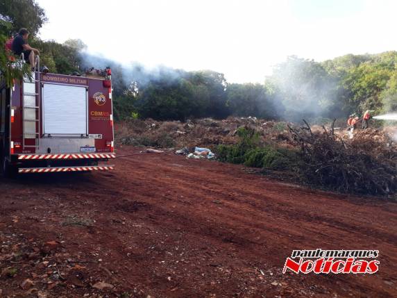 Incêndio atinge área do antigo CIGRES em Três de Maio - foto 3