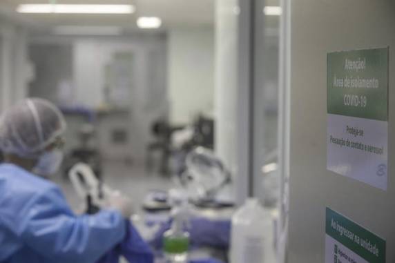 Número de pacientes com coronavírus em leitos clínicos caiu 29% em duas semanas