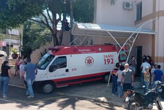 Mulher de 35 anos teria reclamado da presença de funcionários da prefeitura no local onde mora e, após discussão, esfaqueou o prefeito Caetano Albarello