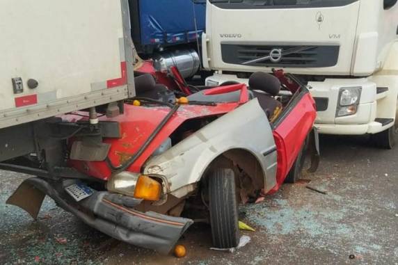 Um dos motoristas teve ferimentos leves e foi encaminhado ao hospital