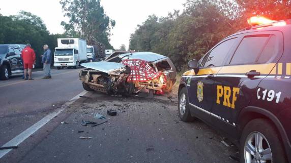 Acidente ocorreu por volta as 3h, no km 170. Rodovia ficou totalmente bloqueada por quase três horas