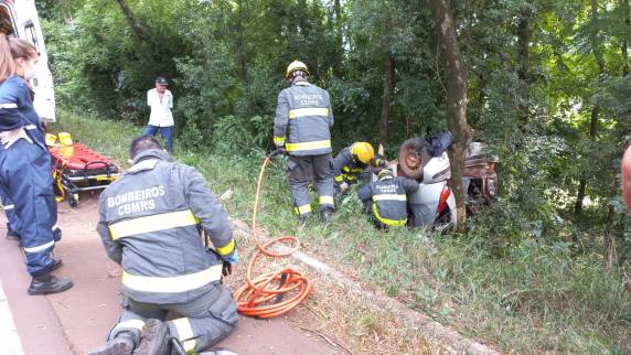 Capotamento de veículo na RS 342 em Ijuí - foto 4