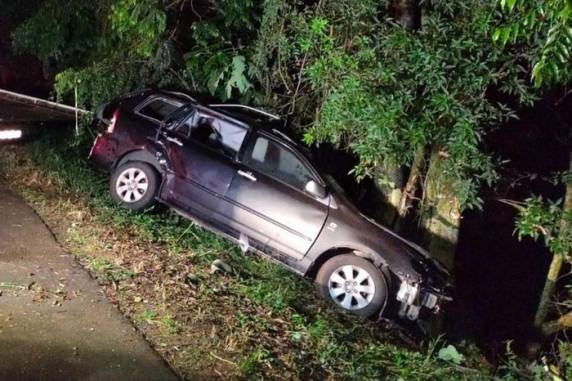 Acidente ocorreu próximo ao km 20, por volta das 23h30min