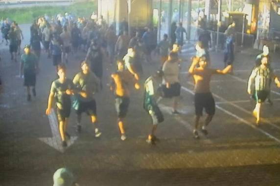 Segundo a investigação, o grupo depredou carros oficiais e particulares após jogo contra o Palmeiras e combinava tumulto para esta quinta-feira