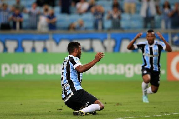 Tricolor contou com gols de Thiago Santos, Diogo Barbosa e Jhonata Robert para somar três pontos