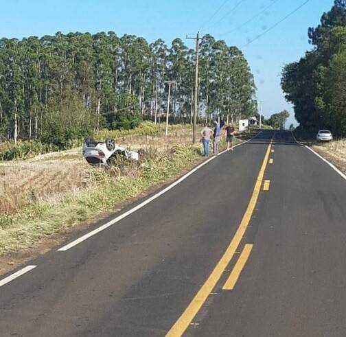 Segundo a Brigada Militar, foram registrados apenas danos materiais. O condutor do veículo não se feriu