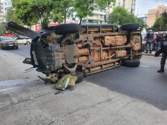 Viatura da BM se envolve em acidente e deixa policiais feridos - foto 3