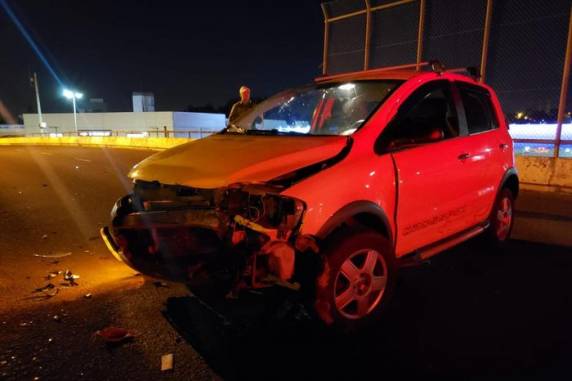 Vítima perdeu o controle do carro na alça de acesso da Avenida Getúlio Vargas