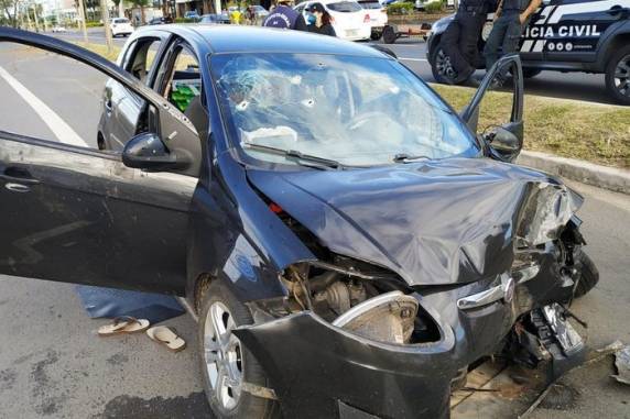 Claudemir da Silveira, o Zeca, foi assassinado na tarde desta quarta-feira, no bairro Sarandi. Logo depois, uma motorista foi baleado pelos mesmos atiradores que tentaram roubar seu carro