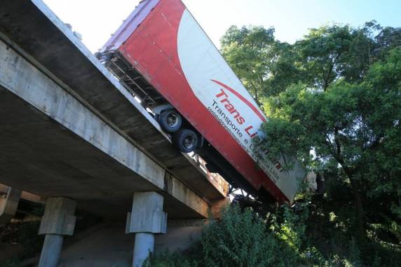 Retirada do veículo ocorreu por volta das 23h30min