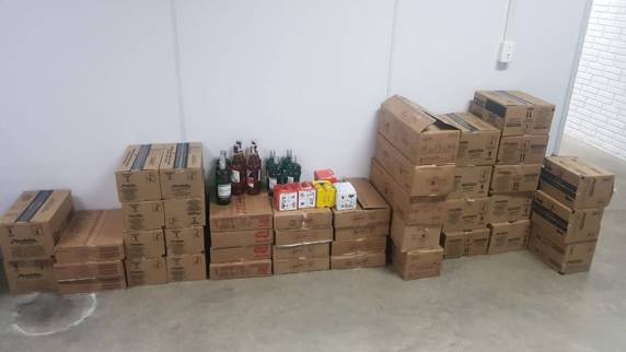 Caixas com produtos da Laka foram avaliadas em aproximadamente R$ 25 mil