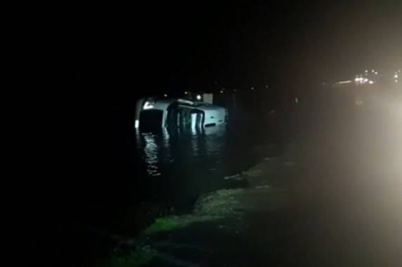 Chuva causa alagamento e bloqueia parcialmente a BR-116, em Barra do Ribeiro - foto 3