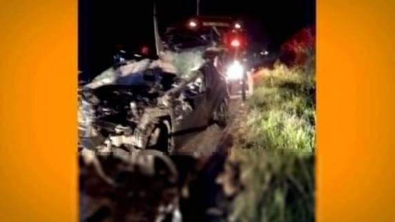 Carro em que elas estavam colidiu na traseira de um caminhão