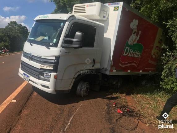 Colisão entre carro e caminhão deixa um morto e um ferido no Anel Rodoviário em Santa Rosa - foto 2
