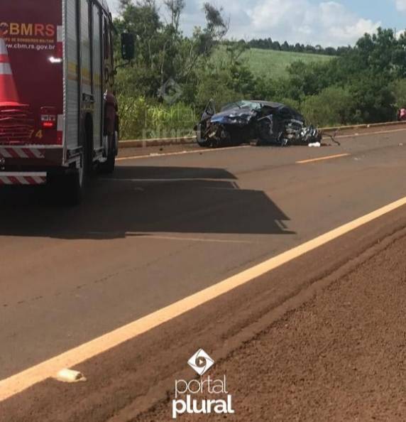 Colisão entre carro e caminhão deixa um morto e um ferido no Anel Rodoviário em Santa Rosa - foto 5
