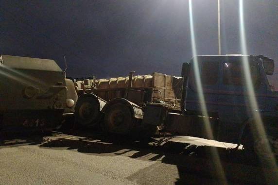 Trem bate em caminhão e parte da composição tomba na BR-392, em Rio Grande - foto 2