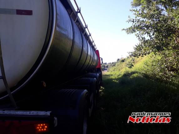 Colisão envolve automóvel e carreta na RS 342 em Três de Maio - foto 4