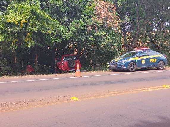 Saída de pista deixa uma pessoa morta na BR 472 em Três de Maio - foto 3