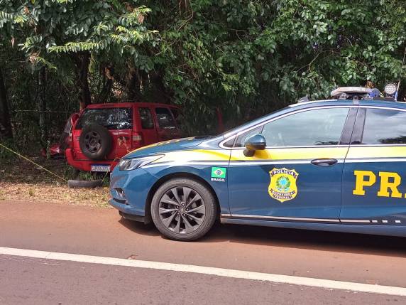 Saída de pista deixa uma pessoa morta na BR 472 em Três de Maio - foto 2