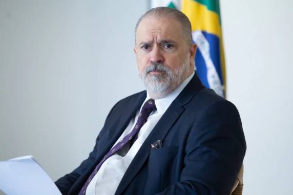 Bolsonaro disse que iria divulgar os nomes dos membros da agência que aprovaram o uso da vacina contra a covid-19 em crianças