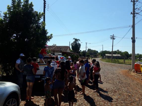 Rádio Colonial e Brigada Militar entregam brinquedos da Árvore Solidária - foto 2