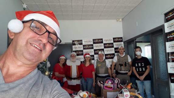 Rádio Colonial e Brigada Militar entregam brinquedos da Árvore Solidária - foto 3