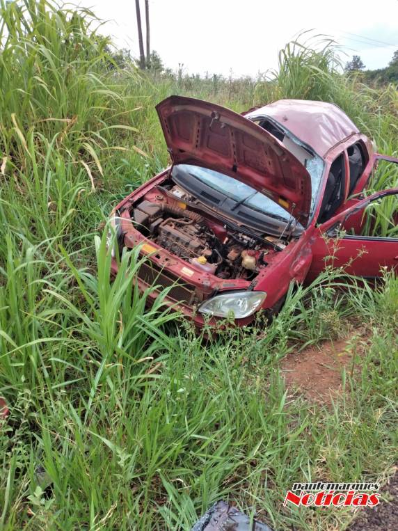 Veículo capota na RS 342 em Três de Maio - foto 2