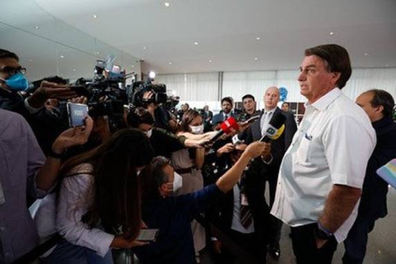 Números oficiais do governo contradizem o presidente e mostram uma vítima da covid-19 entre cinco e 11 anos a cada dois dias no Brasil