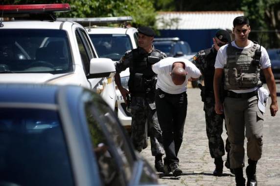Reféns, troca de tiros e perseguição por terra, ar e água: como foi o assalto a carro-forte em Guaíba - foto 6