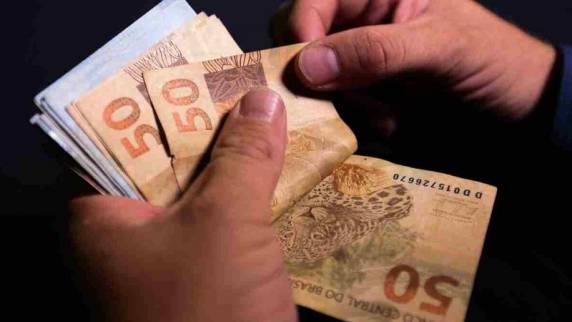 Reajuste repõe apenas a perda do poder de compra dos brasileiros devido à alta de preços ao longo de 2021