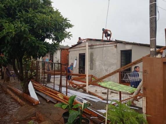 Temporal causa estragos em Humaitá e queda de árvores em rodovia na região de Cruz Alta - foto 2