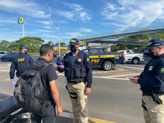 PRF divulga balanço da operação Ano Novo 2022 no RS e no norte do estado - foto 4