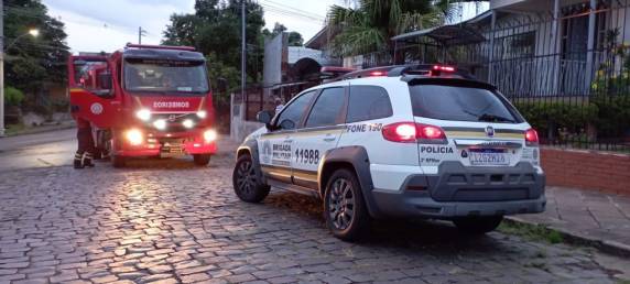 Após briga de casal, mulher incendeia residência em Passo Fundo - foto 3