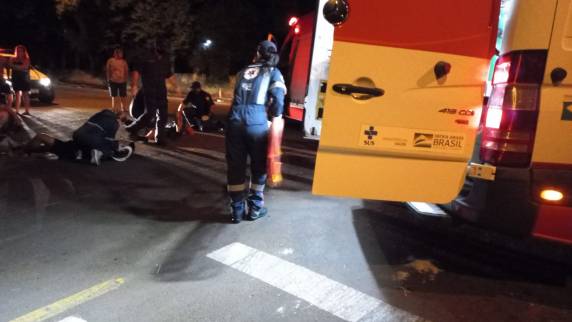 Colisão entre veículo e moto no centro de Ijuí deixa três feridos - foto 3