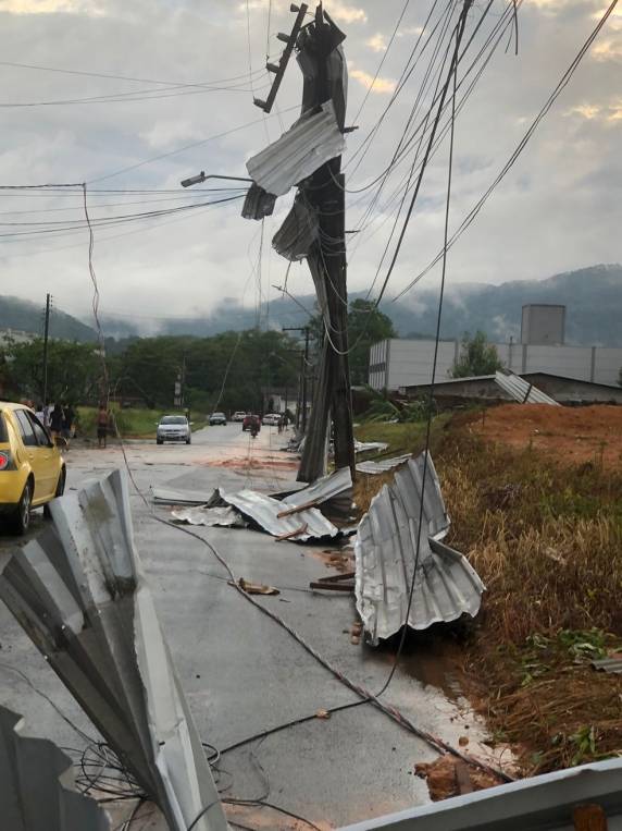 Defesa Civil de SC confirma passagem de tornado com rajadas de vento de 130km/h em Timbó - foto 4