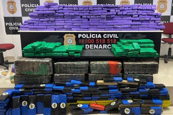Investigações devem prosseguir para identificar os responsáveis pela residência e pela droga